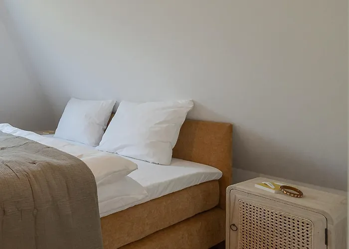 Kajuete #25 Dock 6c *